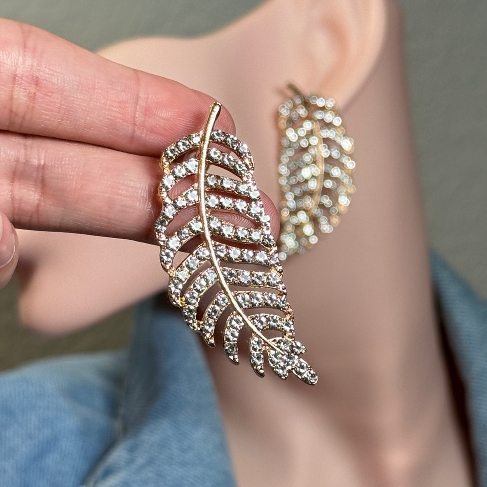 ⚜️ Elegant 18K Gold Plated Leaf Earrings with Cubic Zirconia 💎